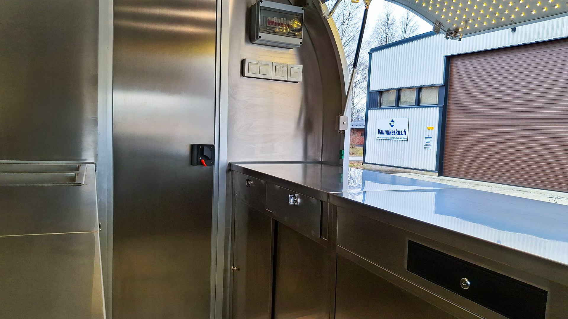 Photo inside Delistar Trailer
